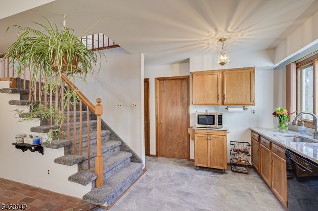 16 Skytop Rd, Lebanon Twp., NJ 07865