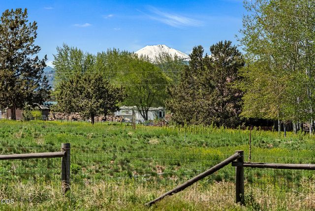 63510 Gentry Loop, Bend, OR 97701
