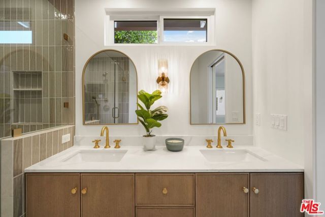 13111 Magnolia Boulevard, Sherman Oaks, CA 91423