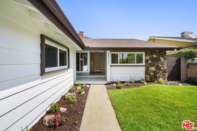 13111 Magnolia Boulevard, Sherman Oaks, CA 91423