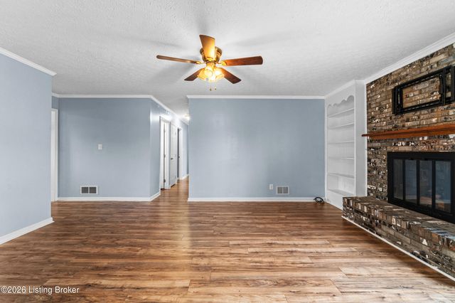 307 Chippendale Ct, Louisville, KY 40214