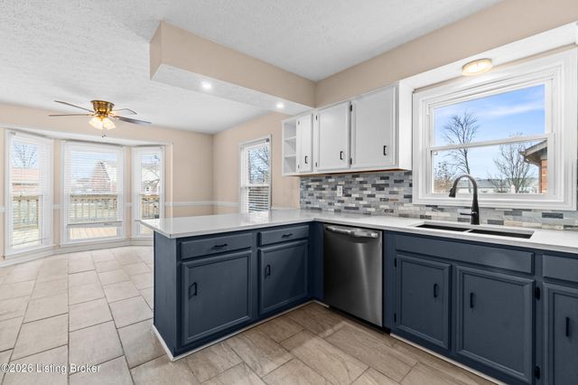 307 Chippendale Ct, Louisville, KY 40214