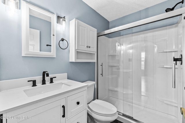 307 Chippendale Ct, Louisville, KY 40214