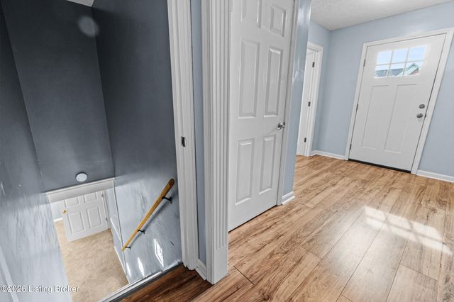 307 Chippendale Ct, Louisville, KY 40214