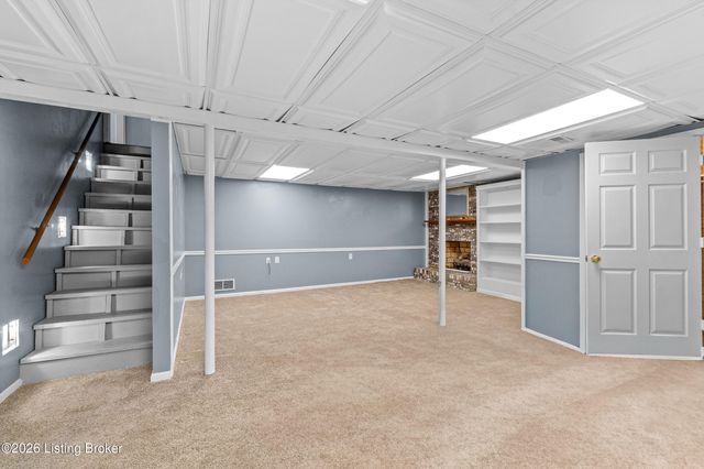 307 Chippendale Ct, Louisville, KY 40214