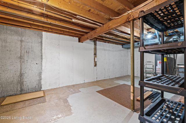 307 Chippendale Ct, Louisville, KY 40214