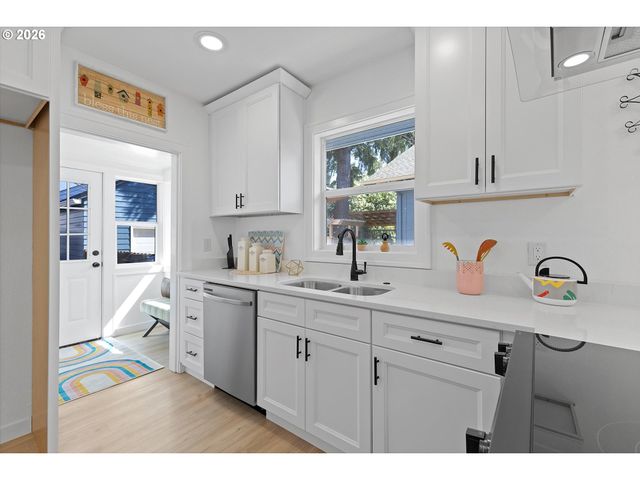 3406 Ne 63RD Ave, Portland, OR 97213