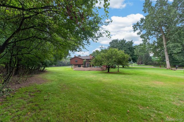 7115 Paterese Drive, Bloomfield Charter Township, MI 48301