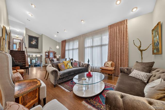 7115 Paterese Drive, Bloomfield Charter Township, MI 48301