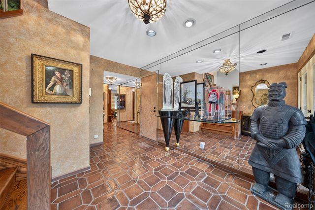 7115 Paterese Drive, Bloomfield Charter Township, MI 48301