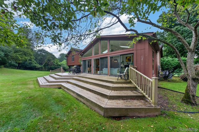 7115 Paterese Drive, Bloomfield Charter Township, MI 48301