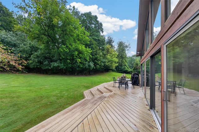 7115 Paterese Drive, Bloomfield Charter Township, MI 48301