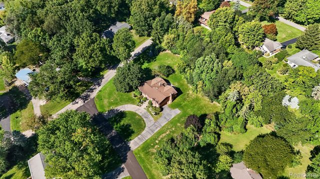 7115 Paterese Drive, Bloomfield Charter Township, MI 48301