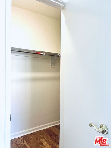 2401 N Beachwood Drive 5, Los Angeles, CA 90068