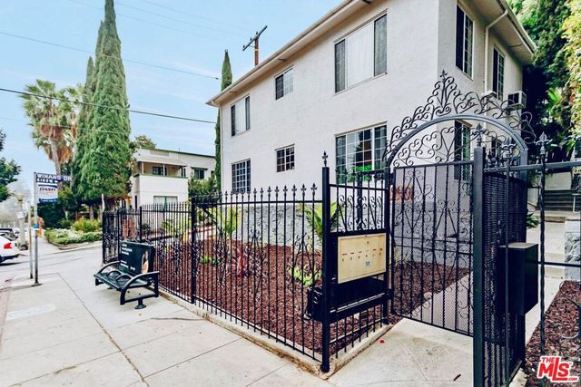 2401 N Beachwood Drive 5, Los Angeles, CA 90068