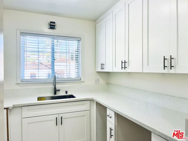 2401 N Beachwood Drive 5, Los Angeles, CA 90068