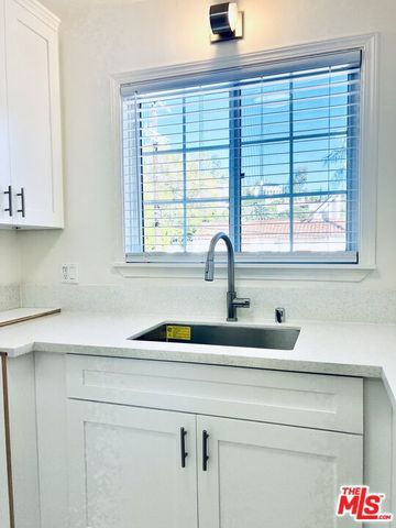 2401 N Beachwood Drive 5, Los Angeles, CA 90068