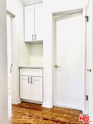 2401 N Beachwood Drive 5, Los Angeles, CA 90068