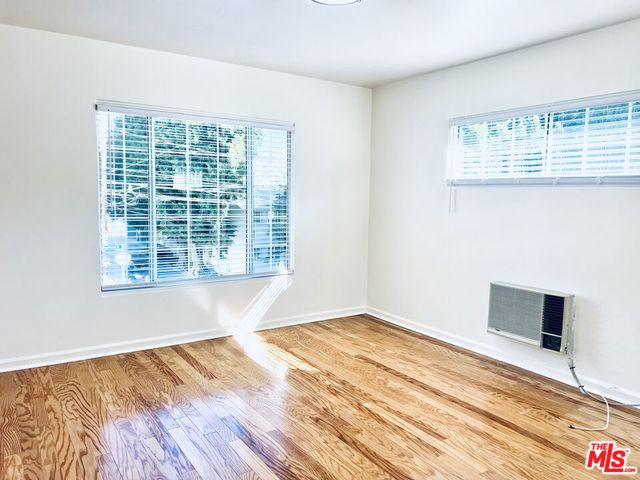 2401 N Beachwood Drive 5, Los Angeles, CA 90068