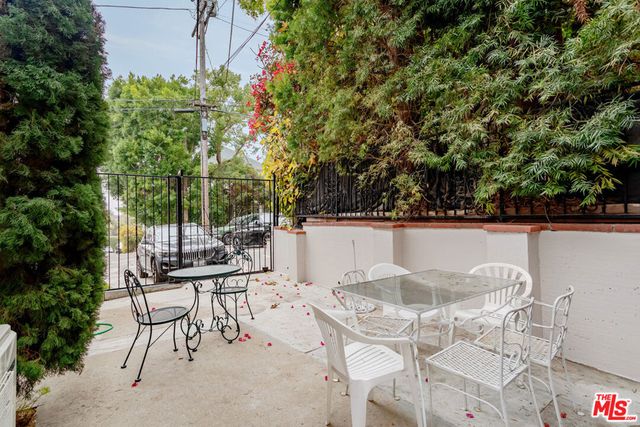 2401 N Beachwood Drive 5, Los Angeles, CA 90068