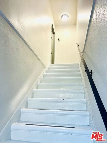 2401 N Beachwood Drive 5, Los Angeles, CA 90068