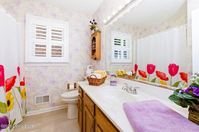3708 E Locust Cir, Prospect, KY 40059