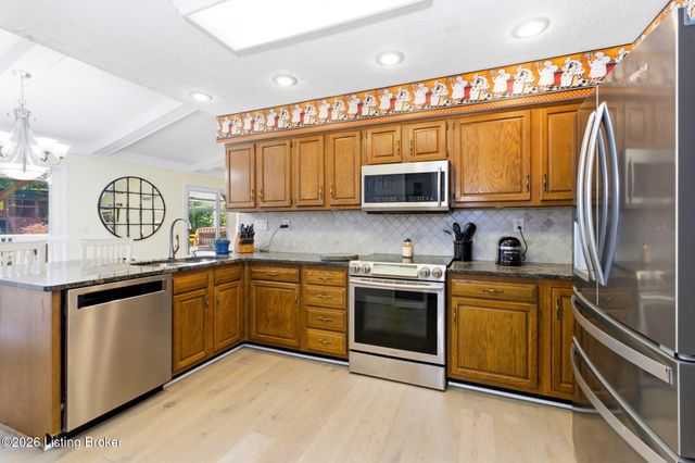 3708 E Locust Cir, Prospect, KY 40059