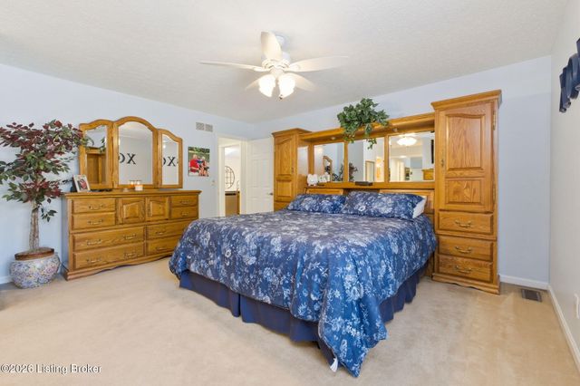 3708 E Locust Cir, Prospect, KY 40059