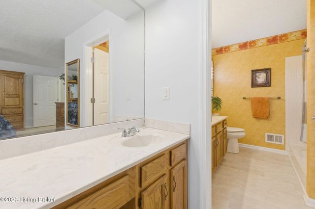 3708 E Locust Cir, Prospect, KY 40059