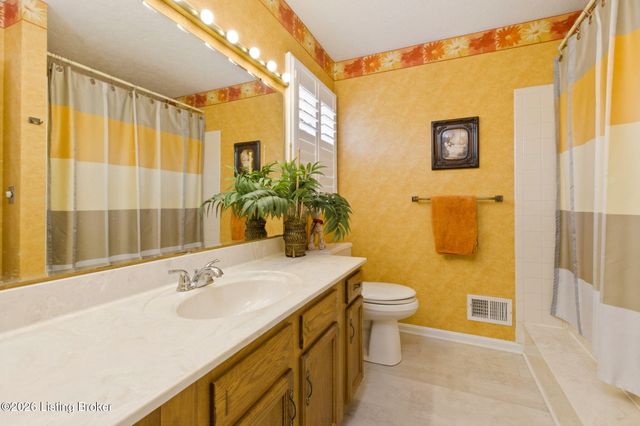 3708 E Locust Cir, Prospect, KY 40059