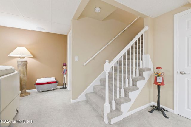 3708 E Locust Cir, Prospect, KY 40059