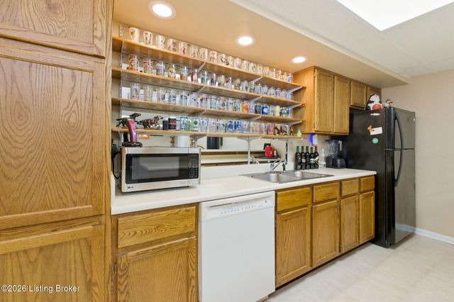 3708 E Locust Cir, Prospect, KY 40059