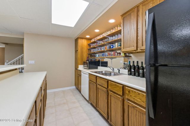 3708 E Locust Cir, Prospect, KY 40059