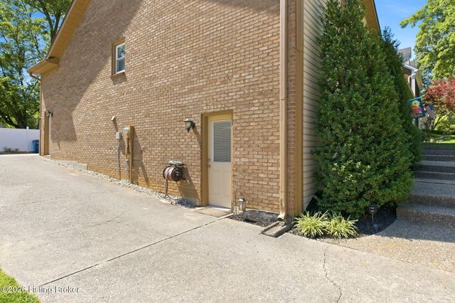 3708 E Locust Cir, Prospect, KY 40059