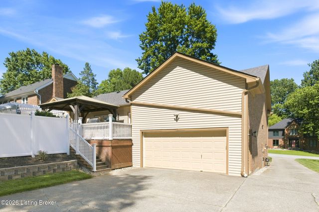 3708 E Locust Cir, Prospect, KY 40059