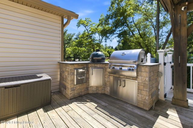 3708 E Locust Cir, Prospect, KY 40059