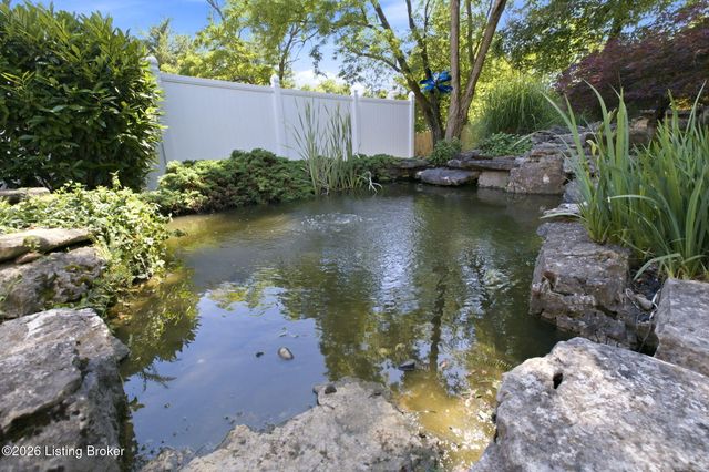 3708 E Locust Cir, Prospect, KY 40059