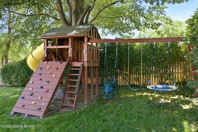 3708 E Locust Cir, Prospect, KY 40059