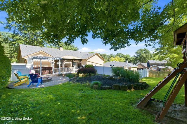 3708 E Locust Cir, Prospect, KY 40059