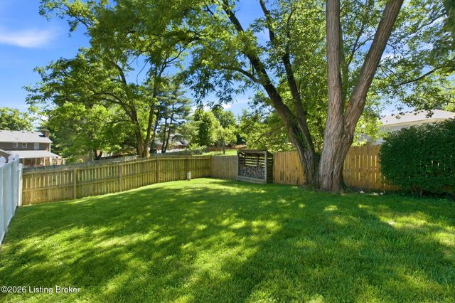 3708 E Locust Cir, Prospect, KY 40059