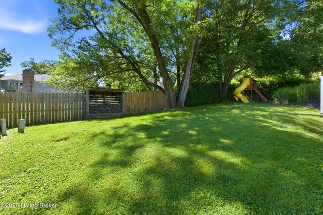 3708 E Locust Cir, Prospect, KY 40059