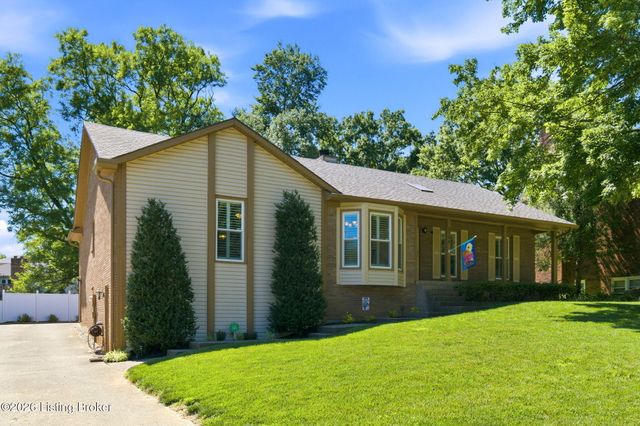 3708 E Locust Cir, Prospect, KY 40059