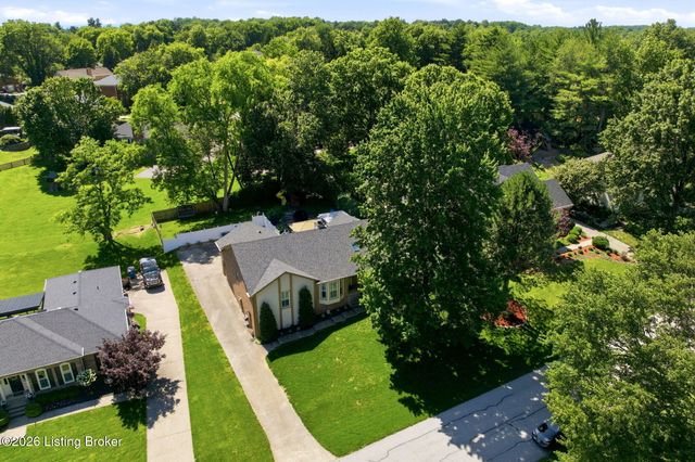 3708 E Locust Cir, Prospect, KY 40059