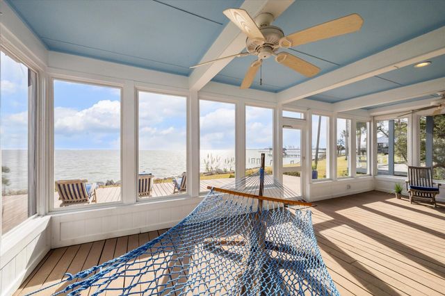 232 Garfield Street, La Porte, TX 77571