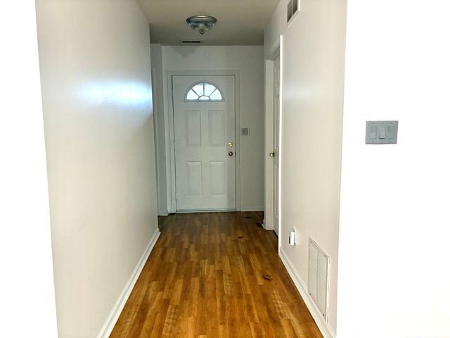 937 Ellington Circle, Greenwood, IN 46143