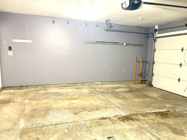 937 Ellington Circle, Greenwood, IN 46143