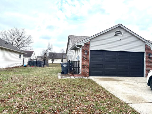 937 Ellington Circle, Greenwood, IN 46143