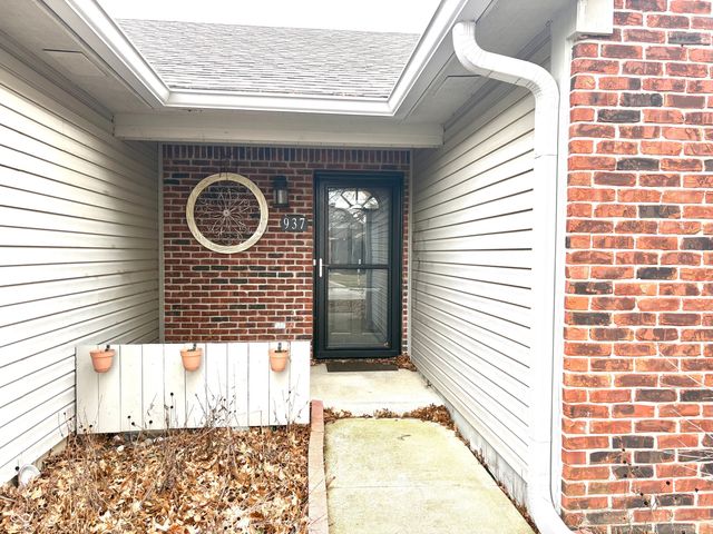 937 Ellington Circle, Greenwood, IN 46143