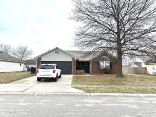 937 Ellington Circle, Greenwood, IN 46143