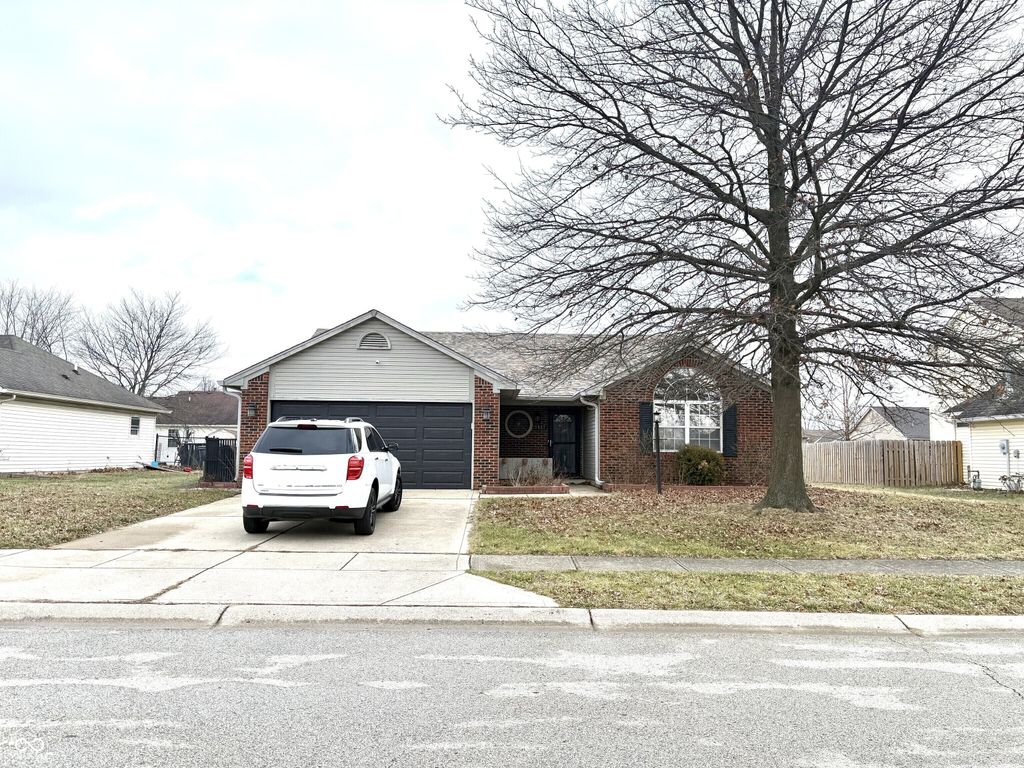 937 Ellington Circle, Greenwood, IN 46143